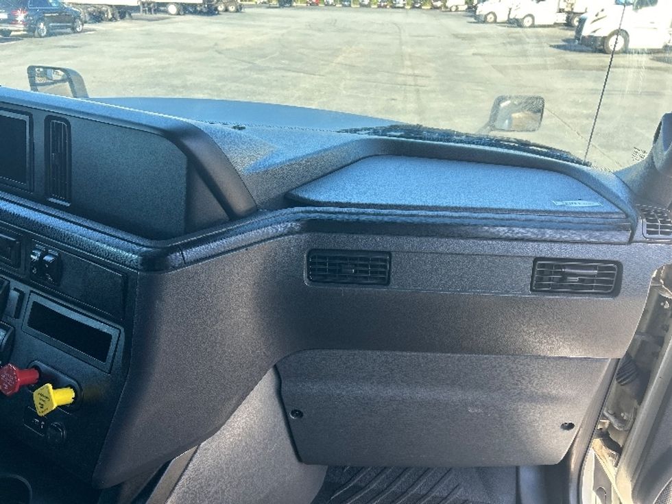 Sleeper Tractor-Heavy Duty Tractors-International-2020-LT625-Greensboro-NC-411,724\n\t\tmiles-$ 53,500 - Image 14