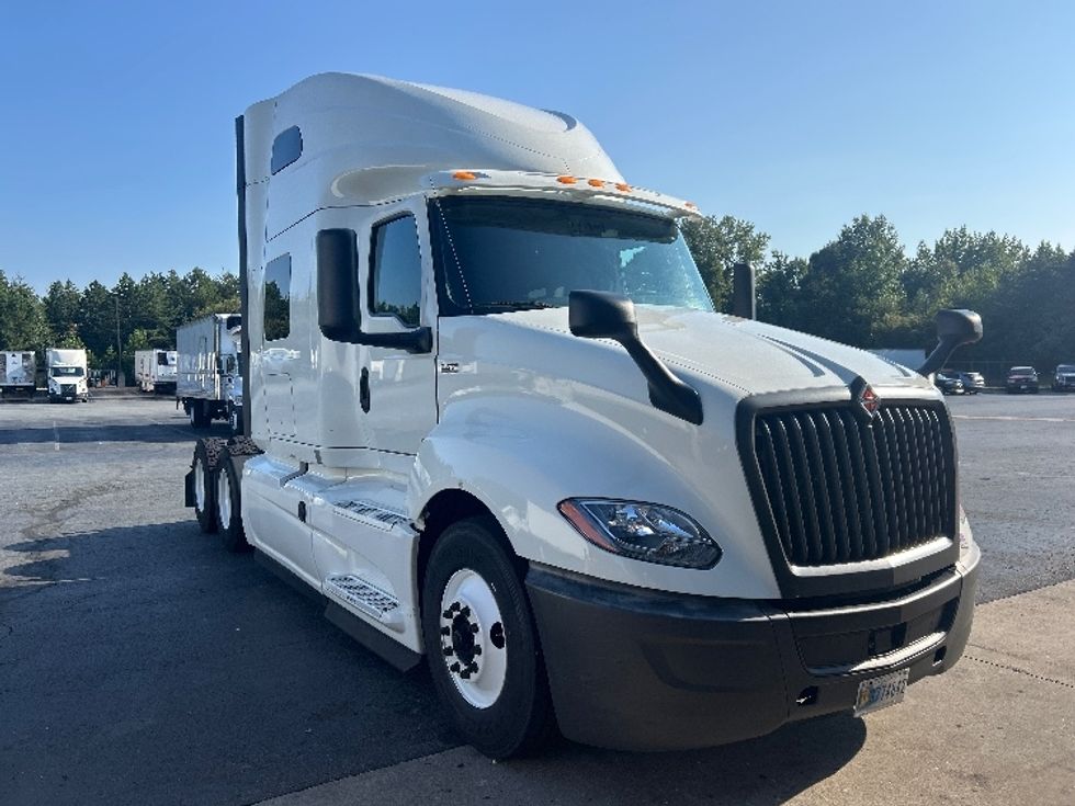 Sleeper Tractor-Heavy Duty Tractors-International-2020-LT625-Greensboro-NC-426,139\n\t\tmiles-$ 58,500 - Image 1