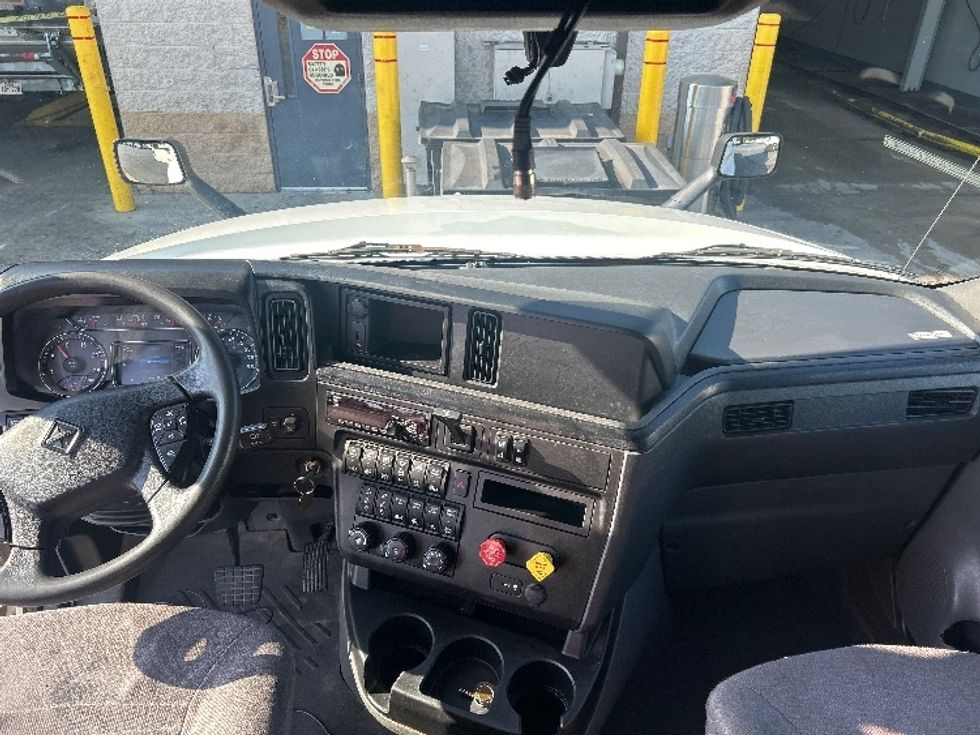 Sleeper Tractor-Heavy Duty Tractors-International-2020-LT625-Greensboro-NC-426,139\n\t\tmiles-$ 58,500 - Image 12