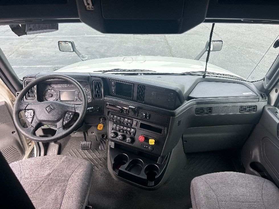 Sleeper Tractor-Heavy Duty Tractors-International-2020-LT625-Greensboro-NC-470,130\n\t\tmiles-$ 52,250 - Image 12