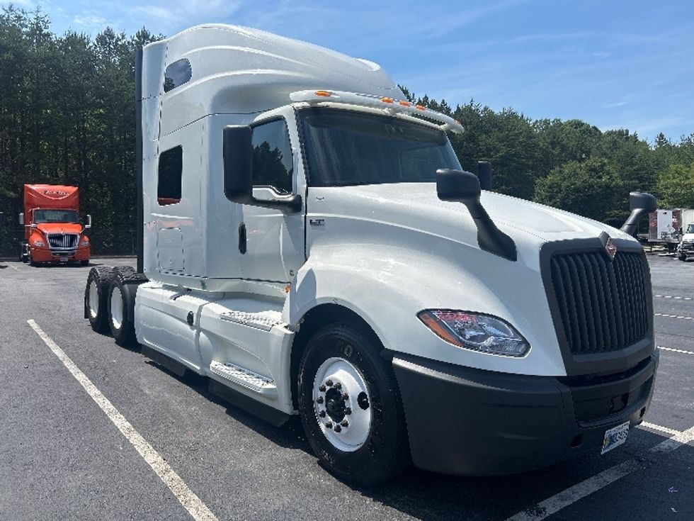 Sleeper Tractor-Heavy Duty Tractors-International-2020-LT625-Greensboro-NC-490,255\n\t\tmiles-$ 49,000 - Image 1