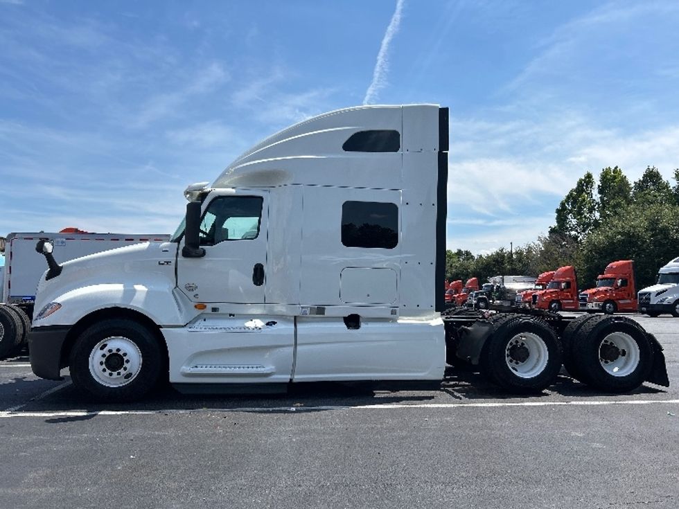 Sleeper Tractor-Heavy Duty Tractors-International-2020-LT625-Greensboro-NC-490,255\n\t\tmiles-$ 49,000 - Image 4