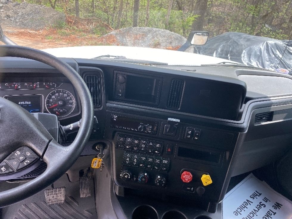 Sleeper Tractor-Heavy Duty Tractors-International-2020-LT625-Greensboro-NC-498,065\n\t\tmiles-$ 44,000 - Image 11
