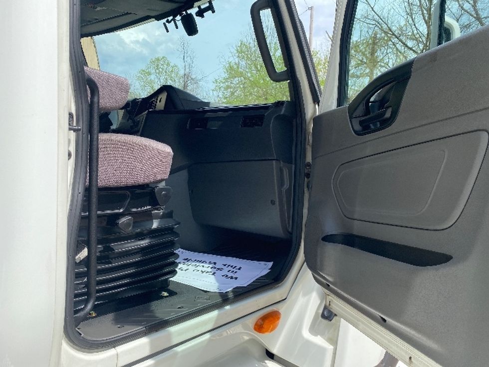 Sleeper Tractor-Heavy Duty Tractors-International-2020-LT625-Greensboro-NC-498,065\n\t\tmiles-$ 44,000 - Image 13