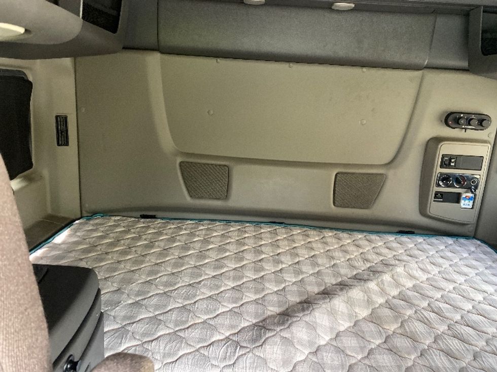 Sleeper Tractor-Heavy Duty Tractors-International-2020-LT625-Greensboro-NC-498,065\n\t\tmiles-$ 44,000 - Image 17