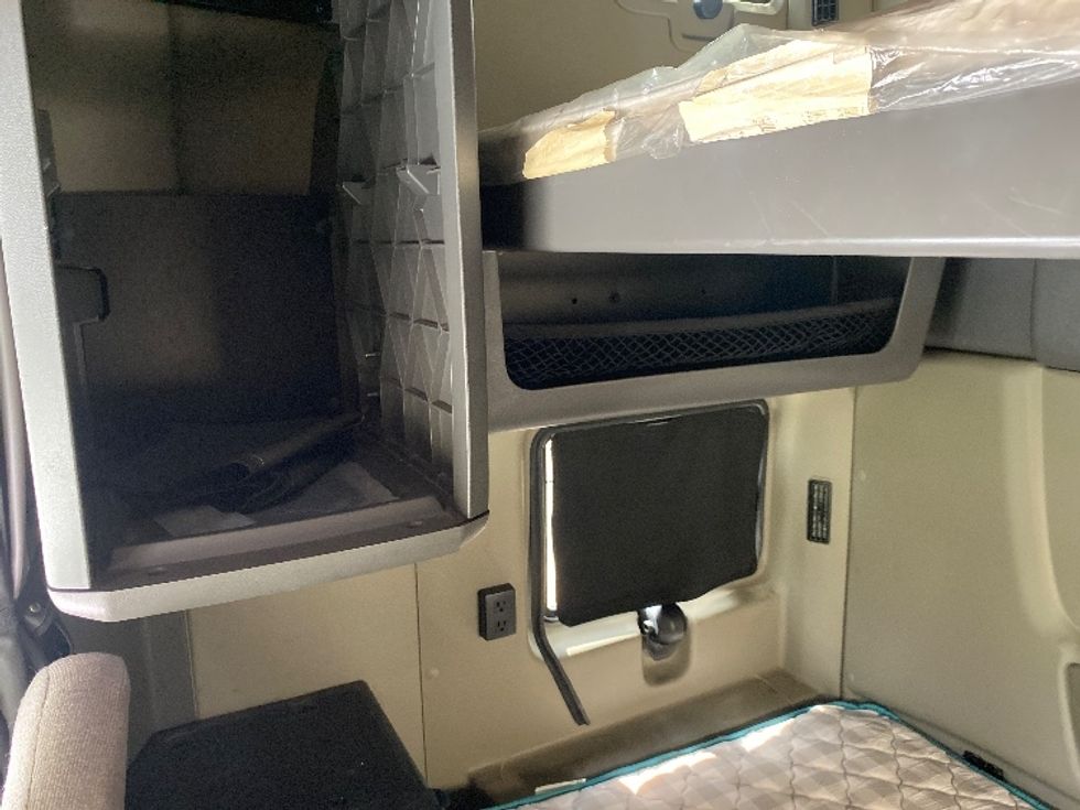 Sleeper Tractor-Heavy Duty Tractors-International-2020-LT625-Greensboro-NC-498,065\n\t\tmiles-$ 44,000 - Image 19