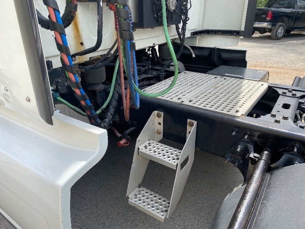 Sleeper Tractor-Heavy Duty Tractors-International-2020-LT625-Greensboro-NC-498,065\n\t\tmiles-$ 44,000 - Image 23