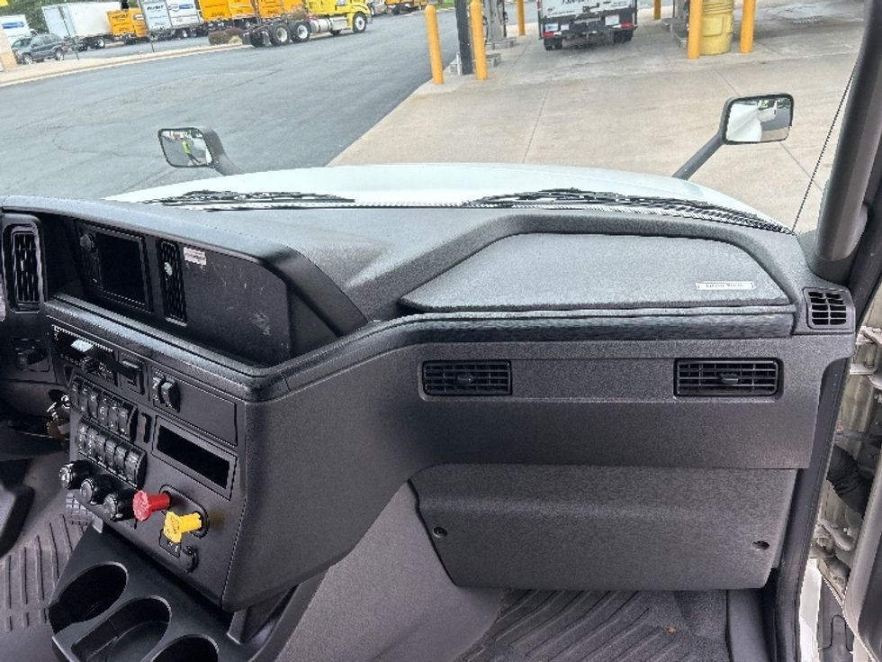 Sleeper Tractor-Heavy Duty Tractors-International-2020-LT625-Greensboro-NC-500,070\n\t\tmiles-$ 52,750 - Image 14