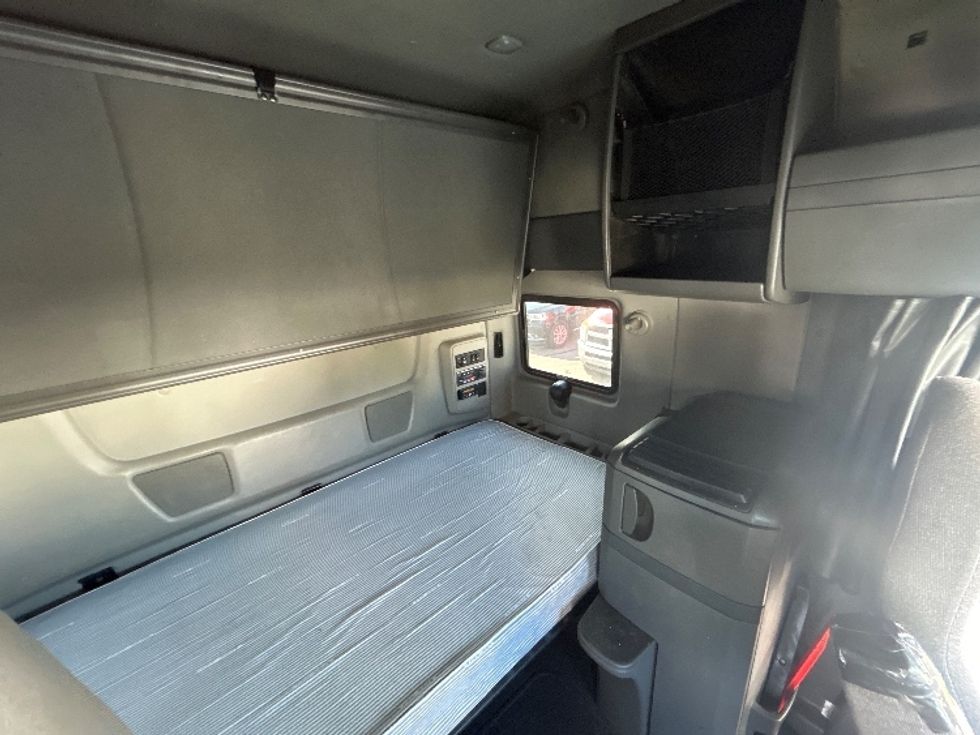 Sleeper Tractor-Heavy Duty Tractors-International-2020-LT625-Greensboro-NC-552,177\n\t\tmiles-$ 42,500 - Image 18