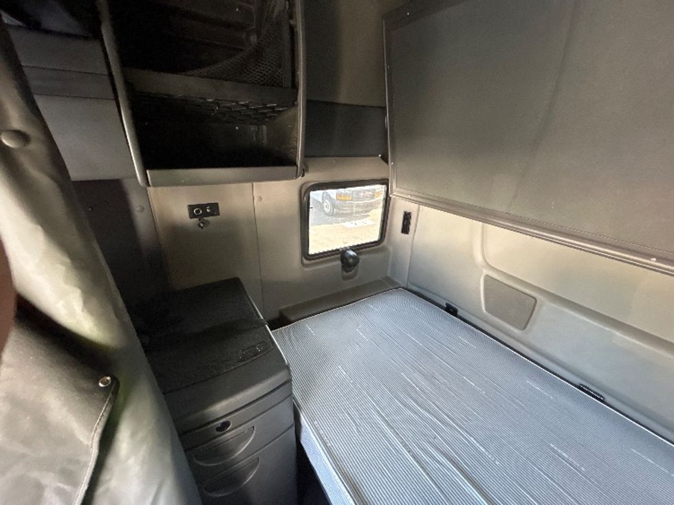 Sleeper Tractor-Heavy Duty Tractors-International-2020-LT625-Greensboro-NC-552,177\n\t\tmiles-$ 42,500 - Image 19