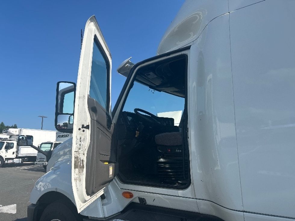 Sleeper Tractor-Heavy Duty Tractors-International-2020-LT625-Greensboro-NC-552,177\n\t\tmiles-$ 42,500 - Image 9