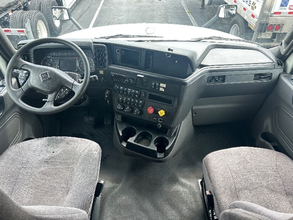 Sleeper Tractor-Heavy Duty Tractors-International-2020-LT625-Greensboro-NC-562,775\n\t\tmiles-$ 46,500 - Image 11