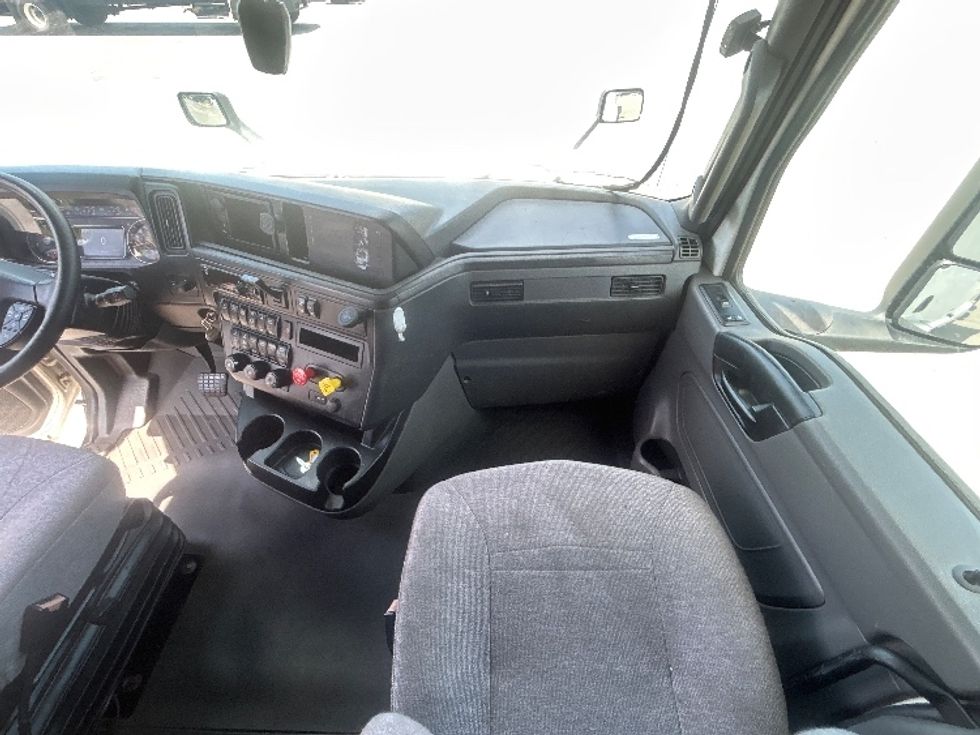 Sleeper Tractor-Heavy Duty Tractors-International-2020-LT625-Greensboro-NC-565,679\n\t\tmiles-$ 46,250 - Image 14