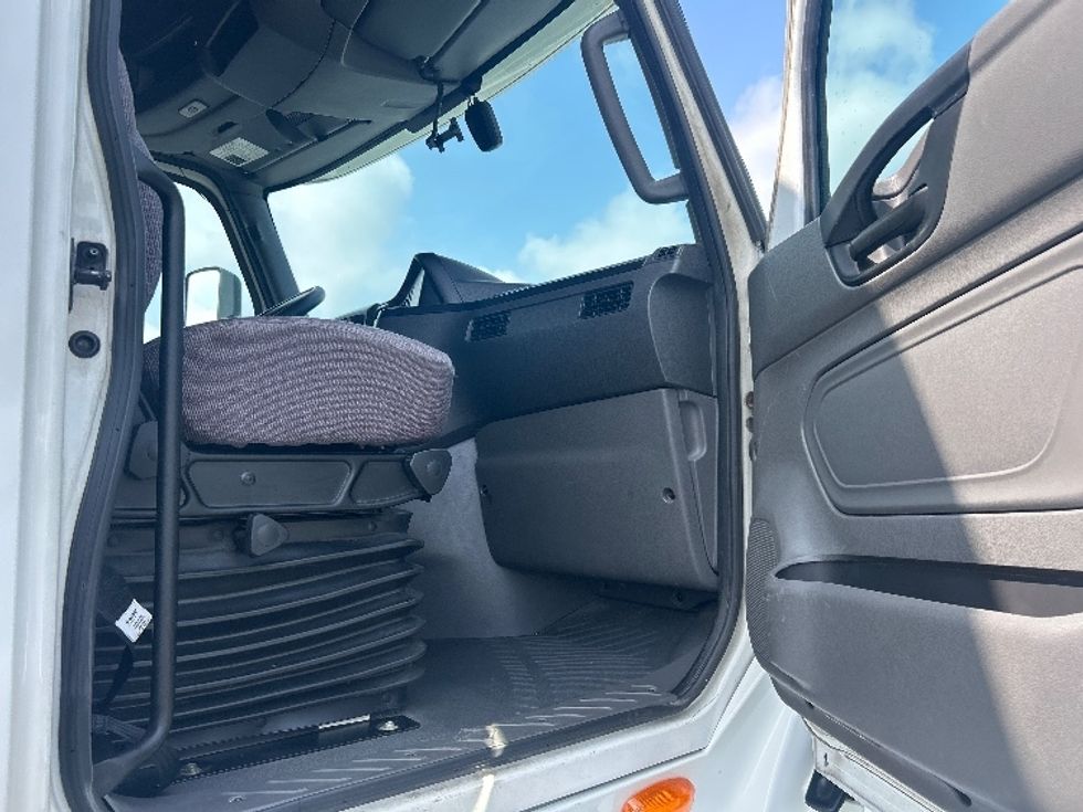 Sleeper Tractor-Heavy Duty Tractors-International-2020-LT625-Greensboro-NC-574,690\n\t\tmiles-$ 45,750 - Image 13