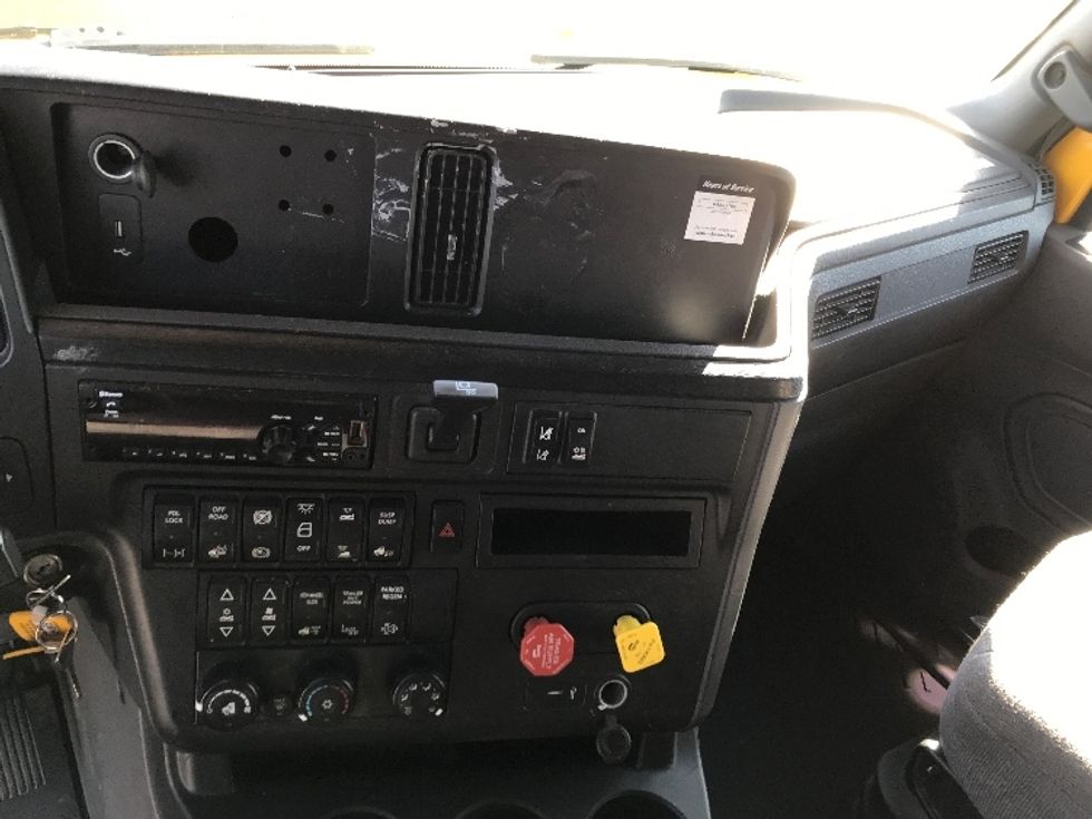 Sleeper Tractor-Heavy Duty Tractors-International-2020-LT625-Hagerstown-MD-449,897\n\t\tmiles-$ 50,500 - Image 11