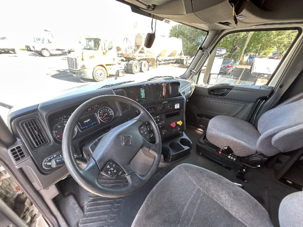 2020 International LT625 LT photo 10