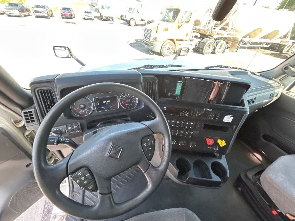 2020 International LT625 LT photo 11