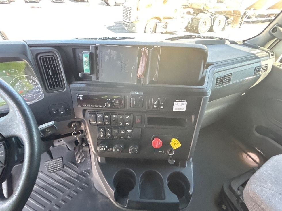 2020 International LT625 LT photo 12