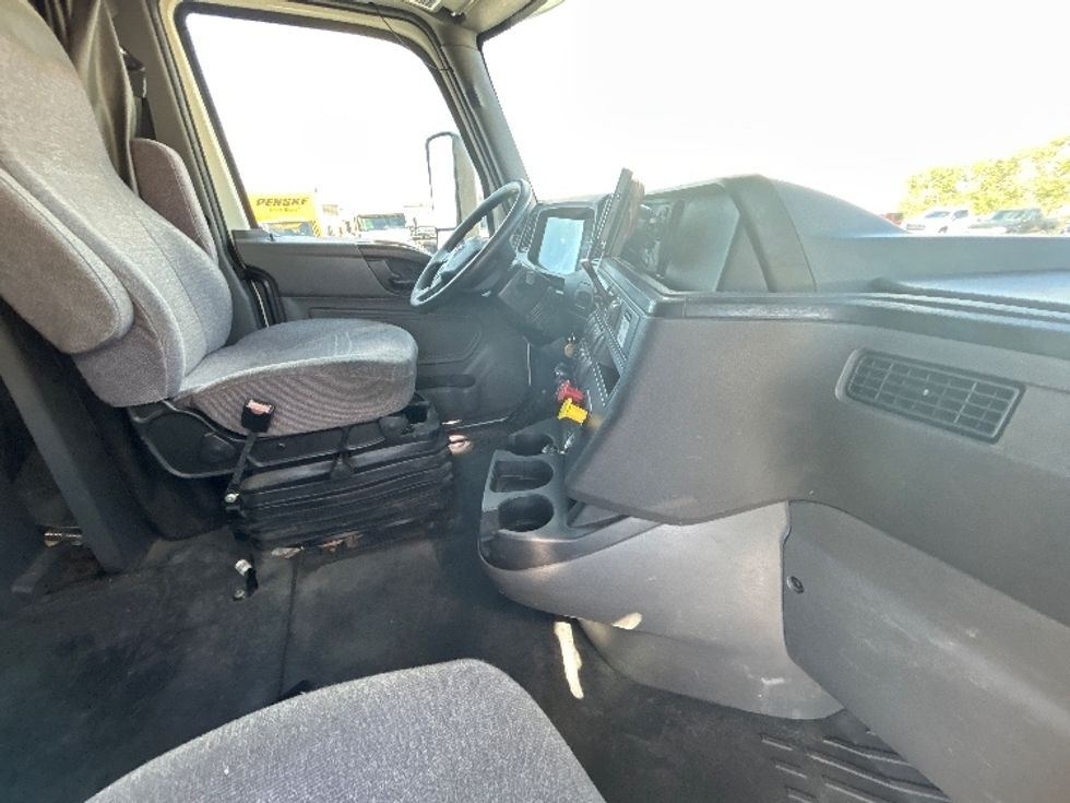 2020 International LT625 LT photo 15