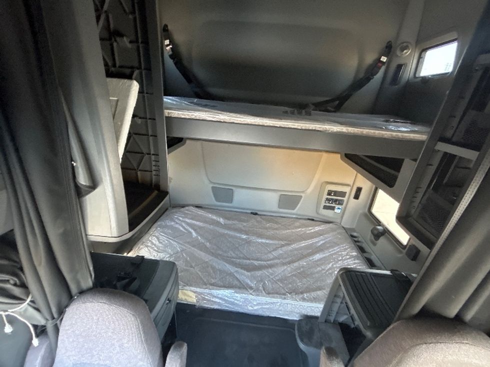 2020 International LT625 LT photo 16