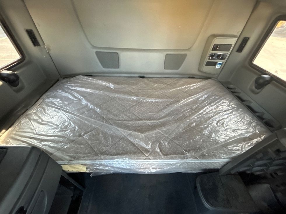 2020 International LT625 LT photo 17