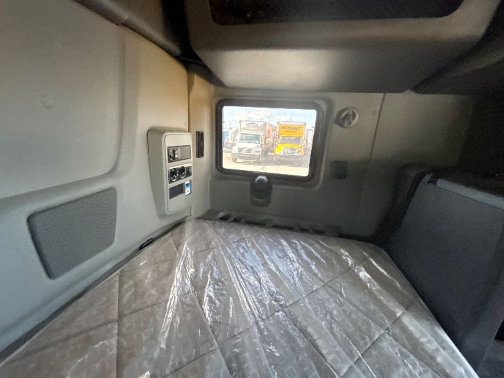 2020 International LT625 LT photo 18