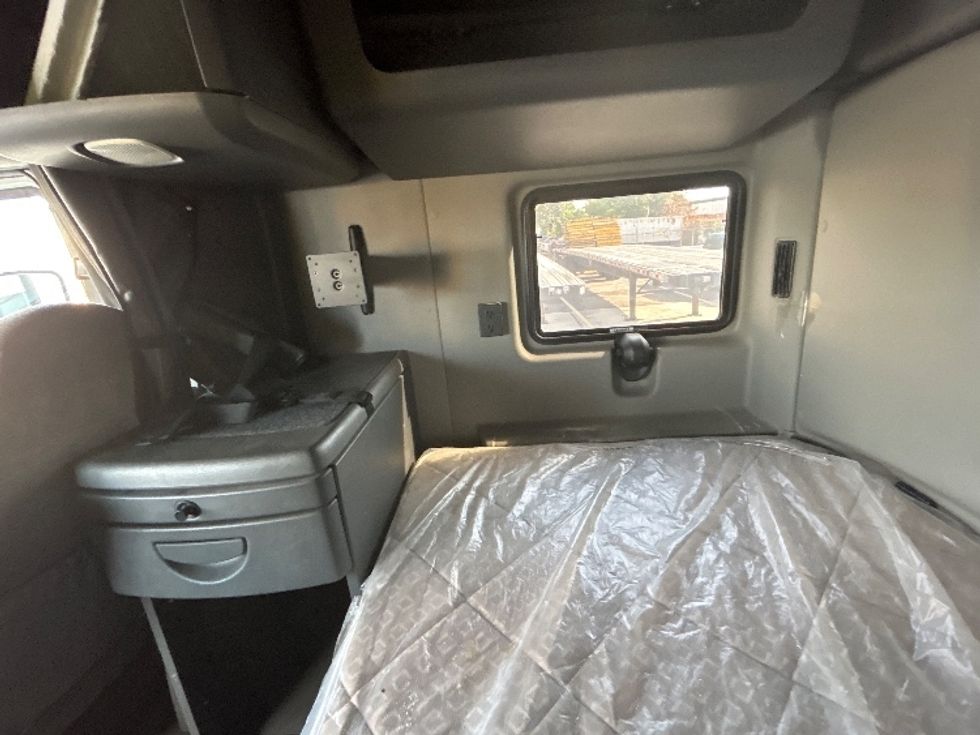 2020 International LT625 LT photo 19