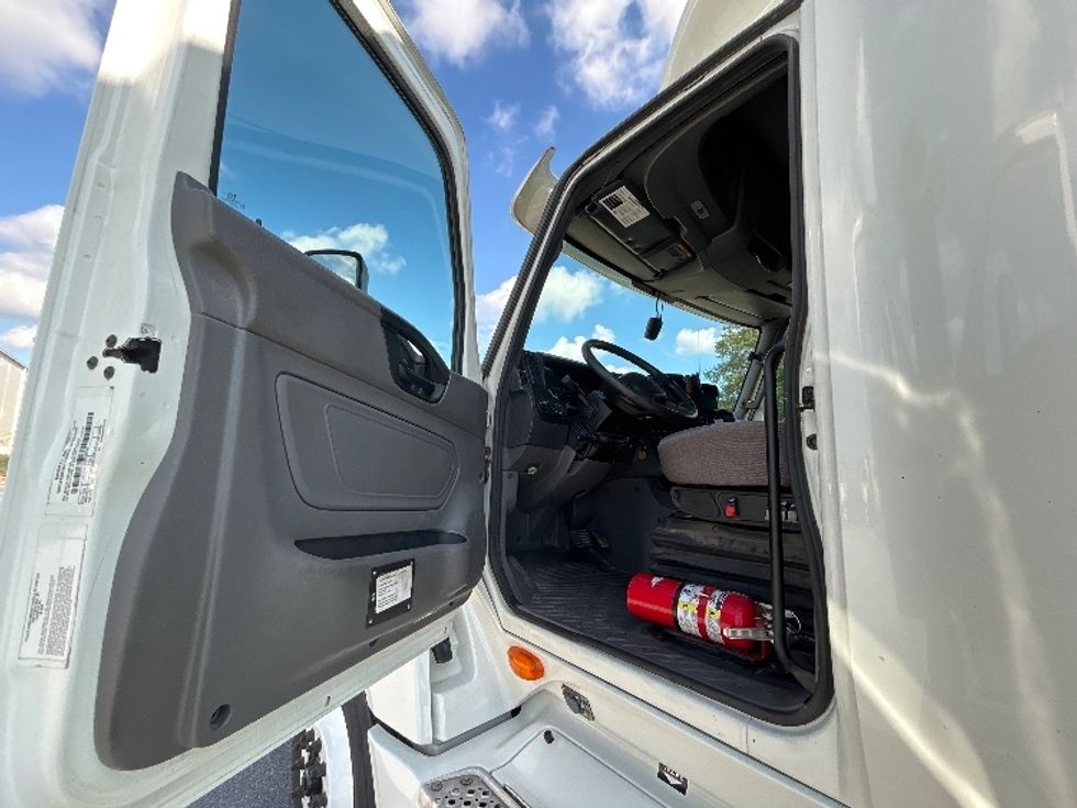 2020 International LT625 LT photo 9