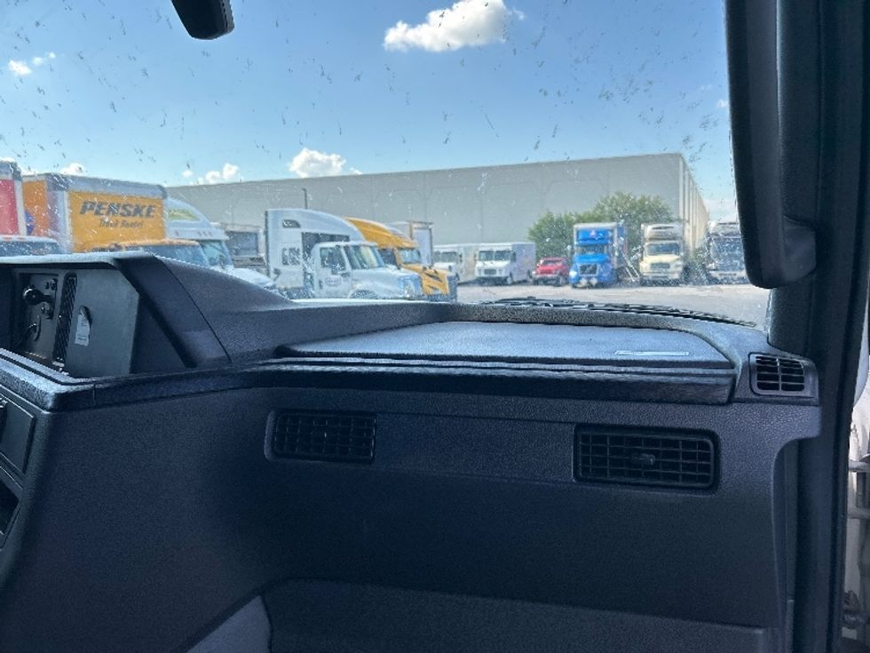 Sleeper Tractor-Heavy Duty Tractors-International-2020-LT625-Hammond-LA-196,309\n\t\tmiles-$ 67,250 - Image 14