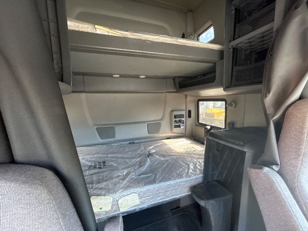 Sleeper Tractor-Heavy Duty Tractors-International-2020-LT625-Hammond-LA-196,309\n\t\tmiles-$ 67,250 - Image 16