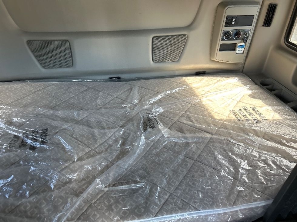 Sleeper Tractor-Heavy Duty Tractors-International-2020-LT625-Hammond-LA-196,309\n\t\tmiles-$ 67,250 - Image 17