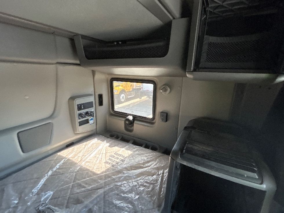 Sleeper Tractor-Heavy Duty Tractors-International-2020-LT625-Hammond-LA-196,309\n\t\tmiles-$ 67,250 - Image 18