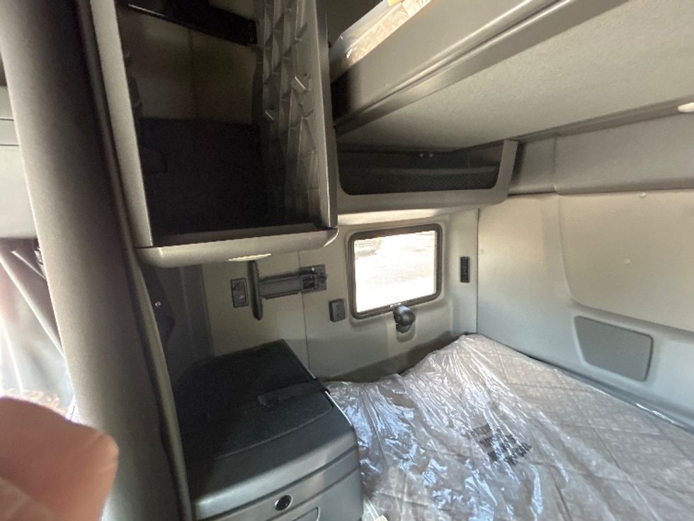 Sleeper Tractor-Heavy Duty Tractors-International-2020-LT625-Hammond-LA-196,309\n\t\tmiles-$ 67,250 - Image 19