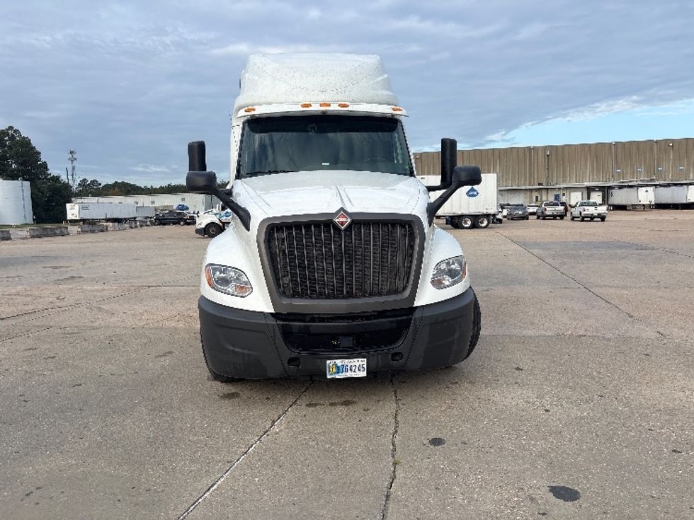 Sleeper Tractor-Heavy Duty Tractors-International-2020-LT625-Hammond-LA-196,309\n\t\tmiles-$ 67,250 - Image 2