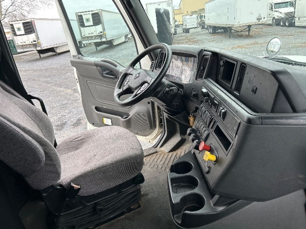 Sleeper Tractor-Heavy Duty Tractors-International-2020-LT625-Harrisburg-PA-396,645\n\t\tmiles-$ 46,250 - Image 15
