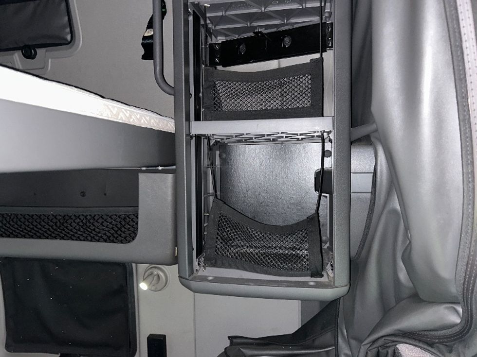 Sleeper Tractor-Heavy Duty Tractors-International-2020-LT625-Harrisburg-PA-496,012\n\t\tmiles-$ 52,000 - Image 18