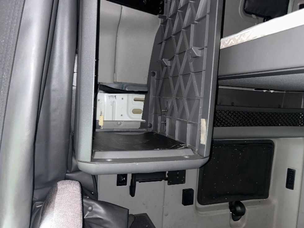 Sleeper Tractor-Heavy Duty Tractors-International-2020-LT625-Harrisburg-PA-496,012\n\t\tmiles-$ 52,000 - Image 19