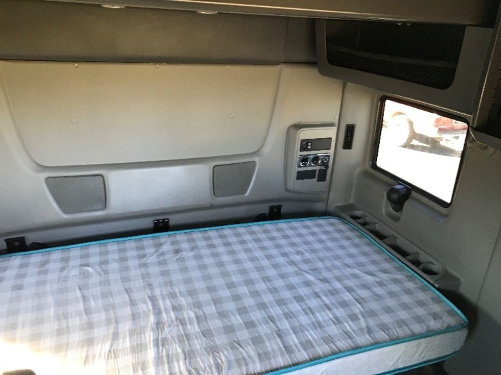 Sleeper Tractor-Heavy Duty Tractors-International-2020-LT625-Harrisonburg-VA-624,039\n\t\tmiles-$ 31,250 - Image 17