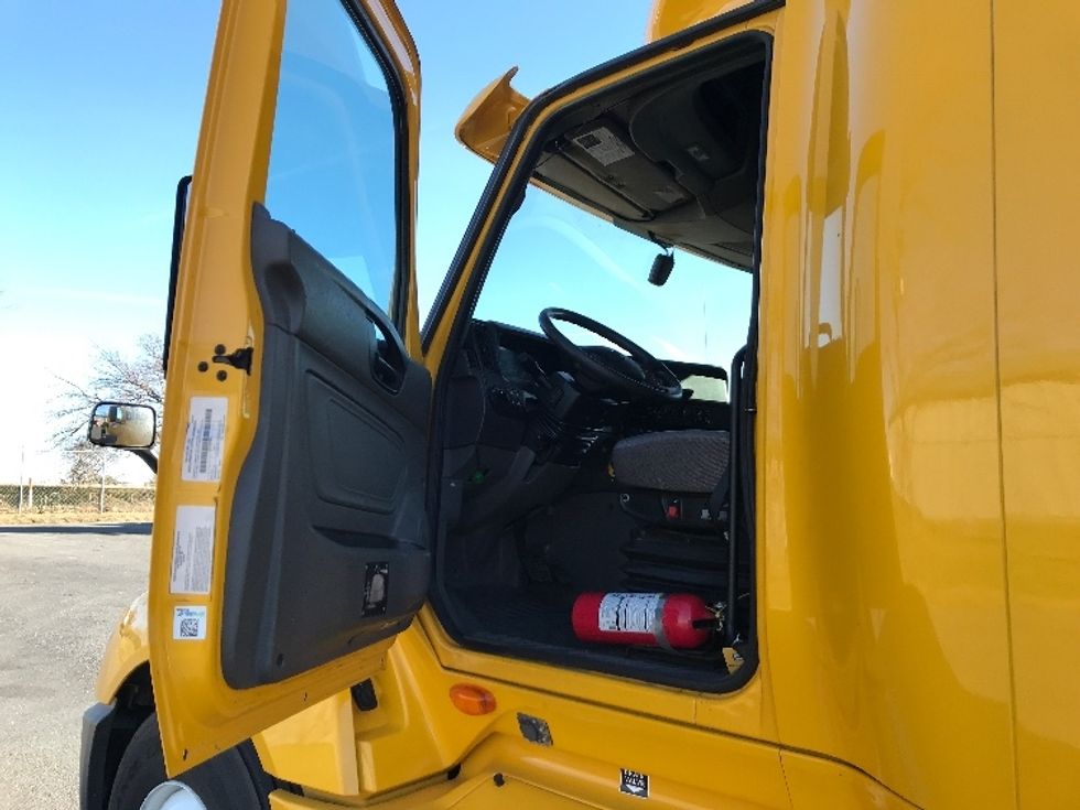 Sleeper Tractor-Heavy Duty Tractors-International-2020-LT625-Harrisonburg-VA-624,039\n\t\tmiles-$ 31,250 - Image 9