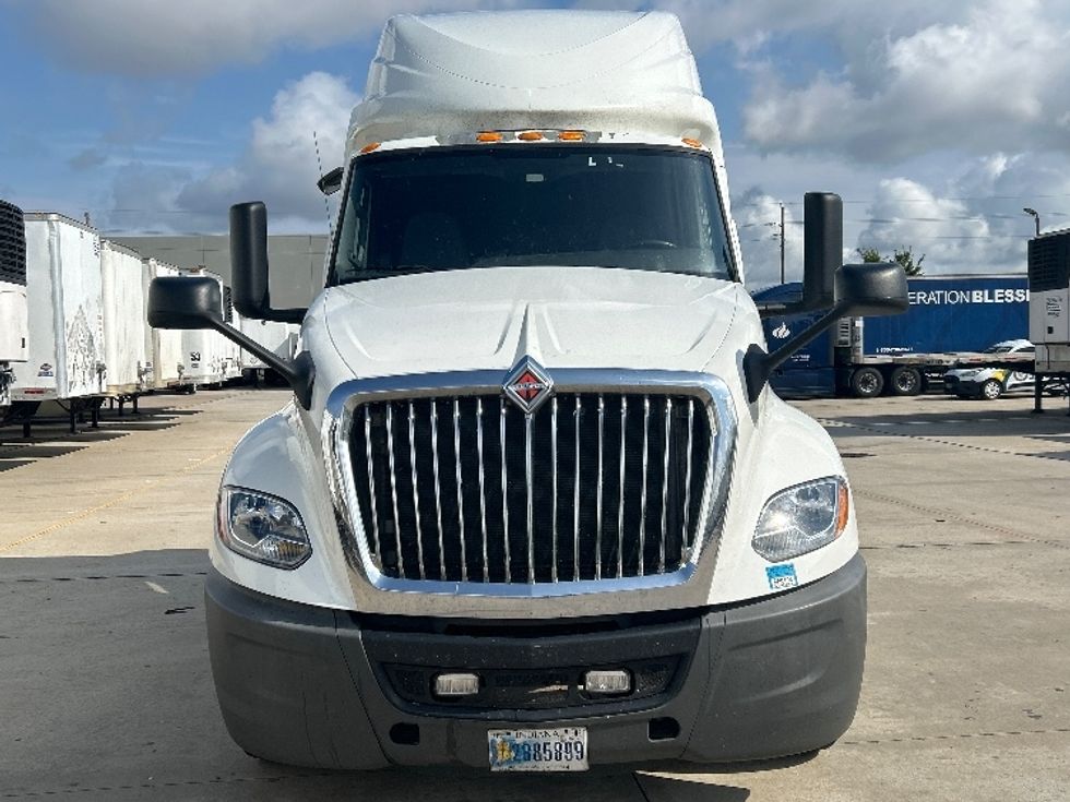 Sleeper Tractor-Heavy Duty Tractors-International-2020-LT625-Houston-TX-383,595\n\t\tmiles-$ 34,250 - Image 2