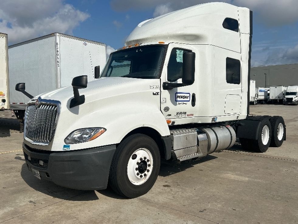 Sleeper Tractor-Heavy Duty Tractors-International-2020-LT625-Houston-TX-383,595\n\t\tmiles-$ 34,250 - Image 3