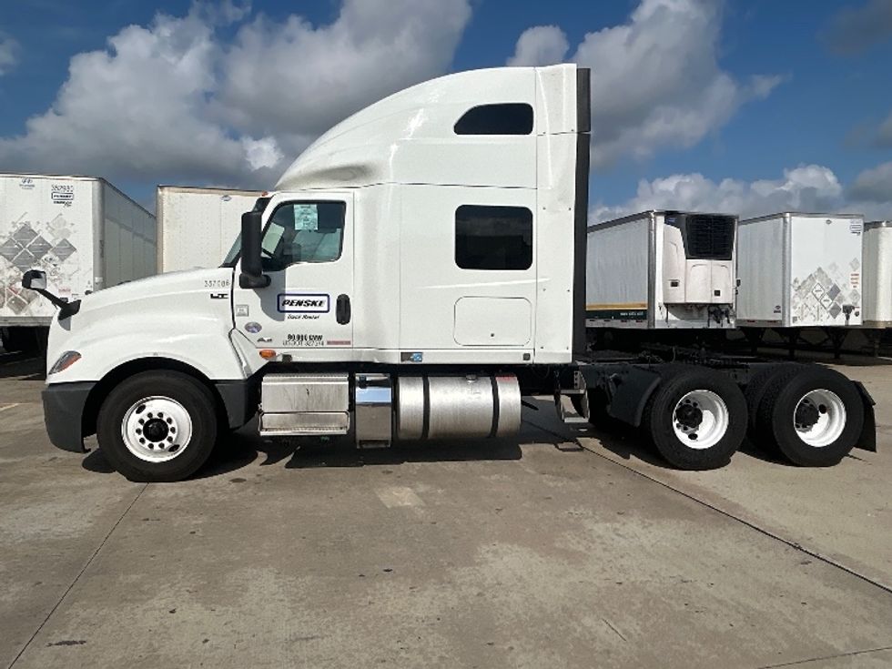 Sleeper Tractor-Heavy Duty Tractors-International-2020-LT625-Houston-TX-383,595\n\t\tmiles-$ 34,250 - Image 4