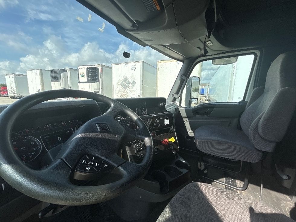 Sleeper Tractor-Heavy Duty Tractors-International-2020-LT625-Houston-TX-384,089\n\t\tmiles-$ 32,500 - Image 10