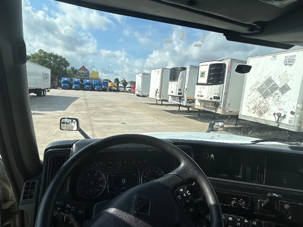 Sleeper Tractor-Heavy Duty Tractors-International-2020-LT625-Houston-TX-384,089\n\t\tmiles-$ 32,500 - Image 11