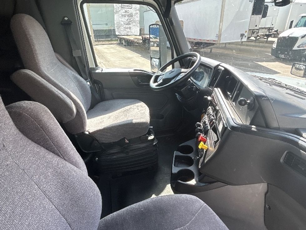 Sleeper Tractor-Heavy Duty Tractors-International-2020-LT625-Houston-TX-384,089\n\t\tmiles-$ 32,500 - Image 15