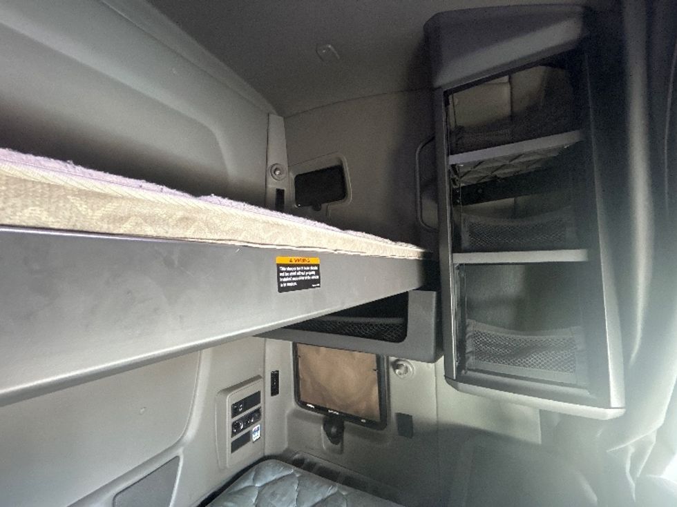 Sleeper Tractor-Heavy Duty Tractors-International-2020-LT625-Houston-TX-384,089\n\t\tmiles-$ 32,500 - Image 18