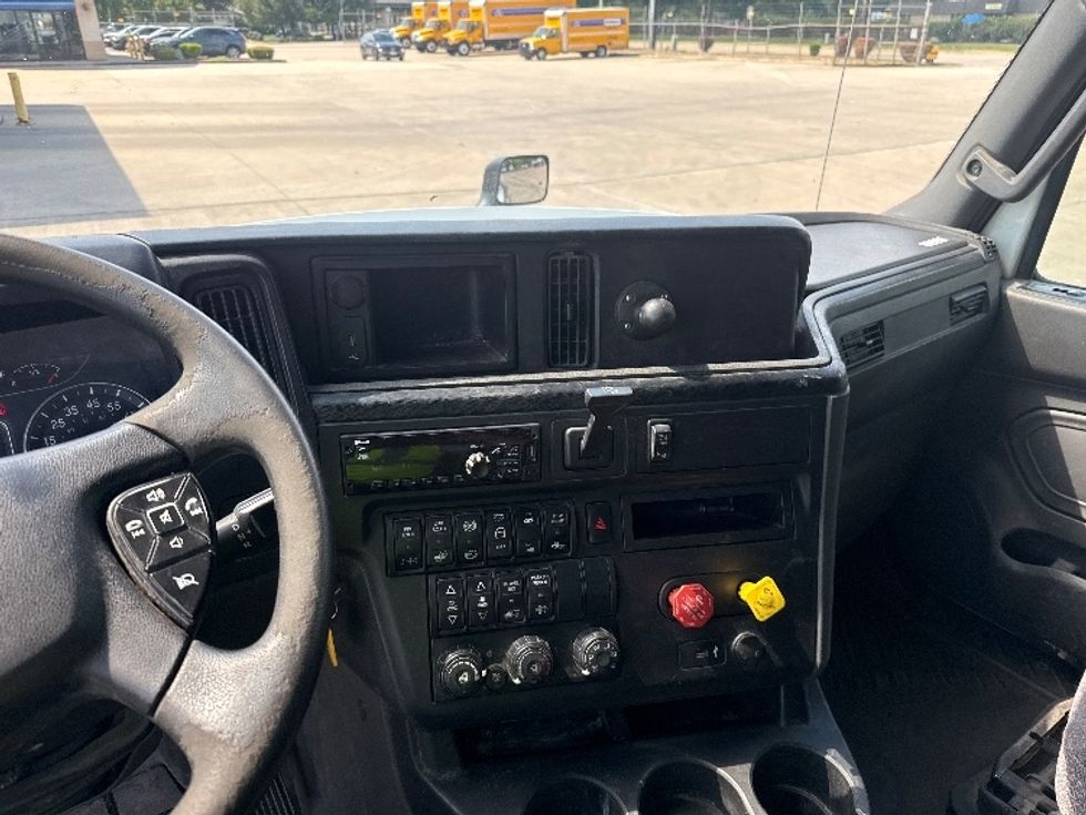 Sleeper Tractor-Heavy Duty Tractors-International-2020-LT625-Houston-TX-678,964\n\t\tmiles-$ 37,750 - Image 12