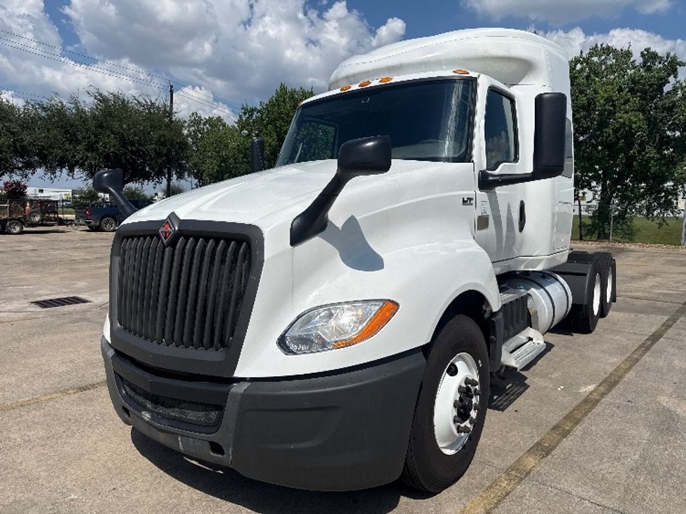 Sleeper Tractor-Heavy Duty Tractors-International-2020-LT625-Houston-TX-678,964\n\t\tmiles-$ 37,750 - Image 3