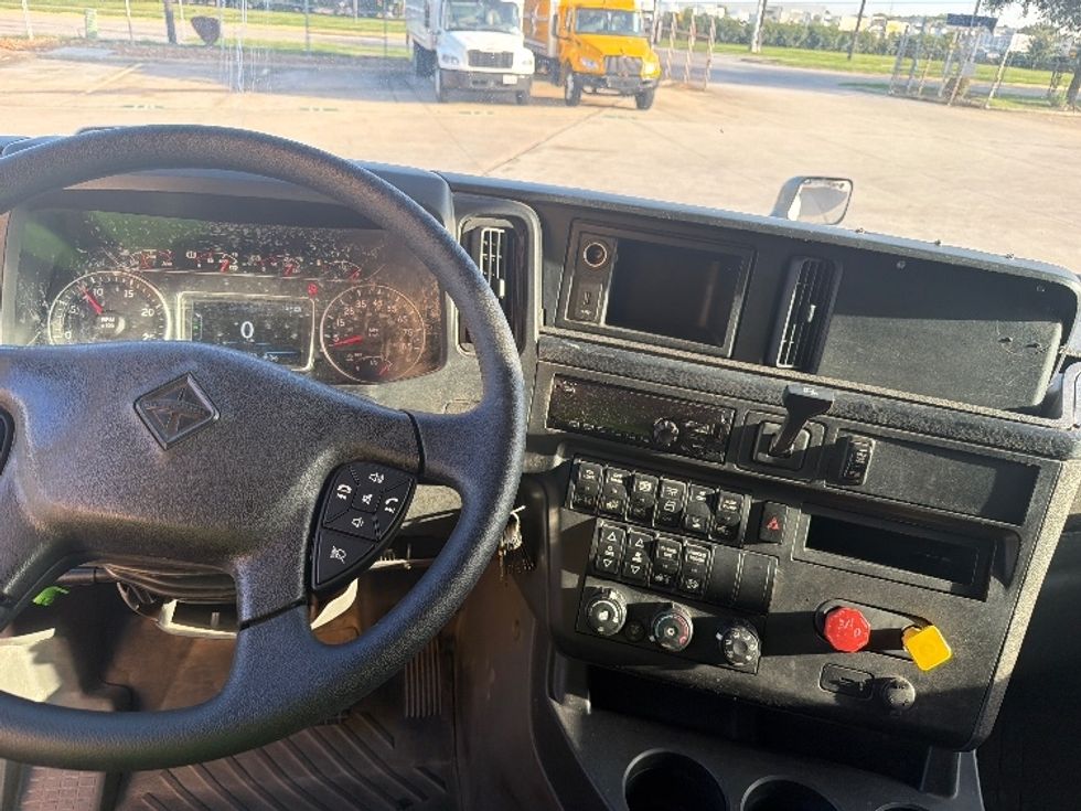 Sleeper Tractor-Heavy Duty Tractors-International-2020-LT625-Houston-TX-683,192\n\t\tmiles-$ 36,250 - Image 11