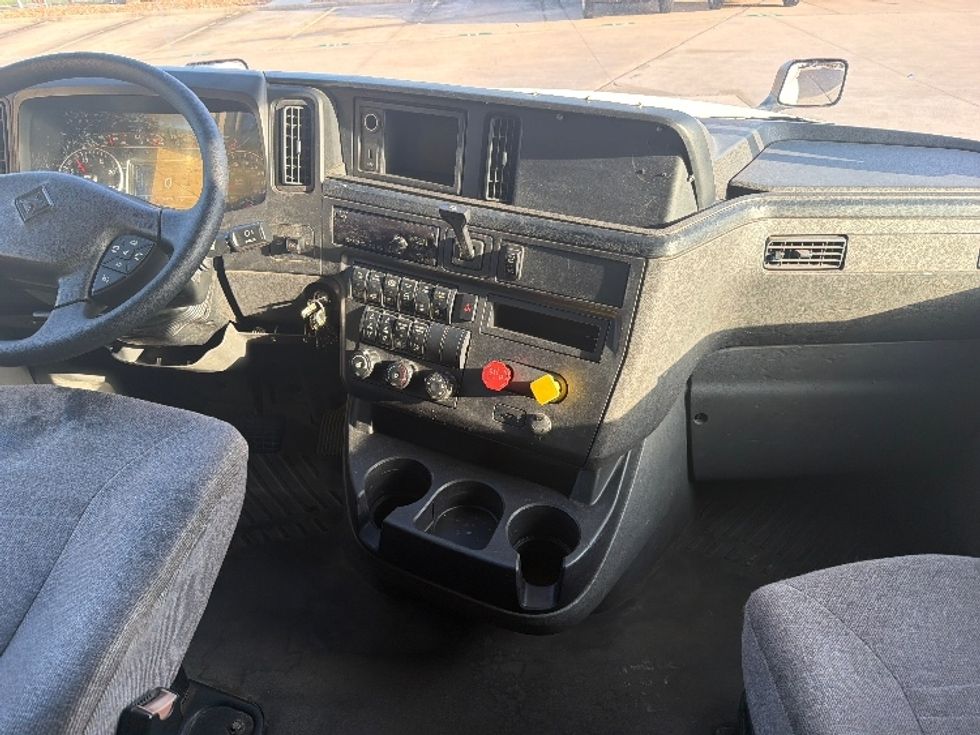 Sleeper Tractor-Heavy Duty Tractors-International-2020-LT625-Houston-TX-683,192\n\t\tmiles-$ 36,250 - Image 12